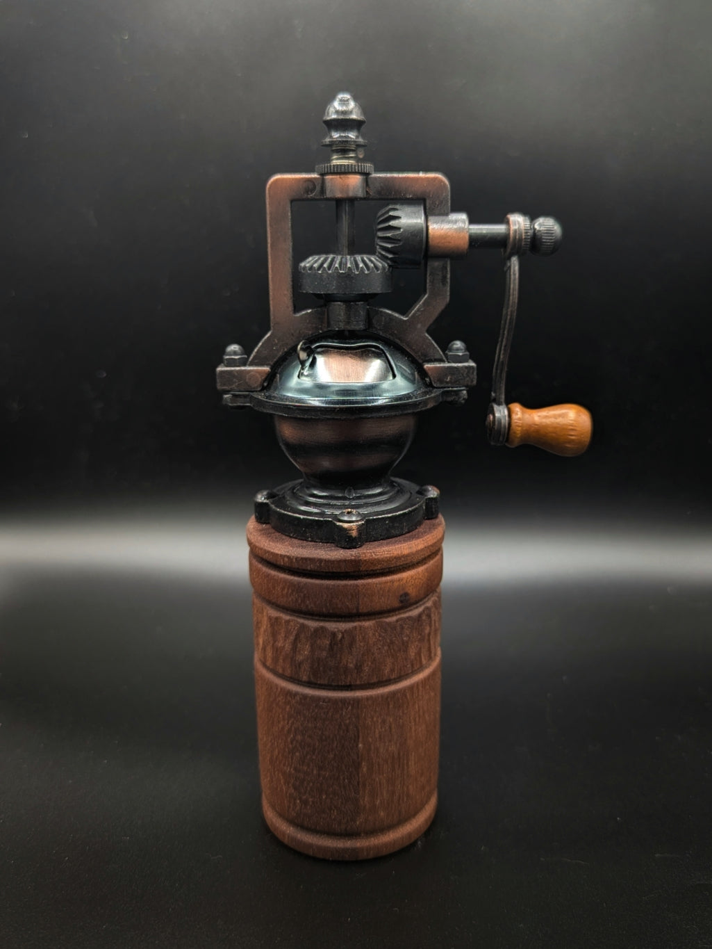 Antique style pepper mill